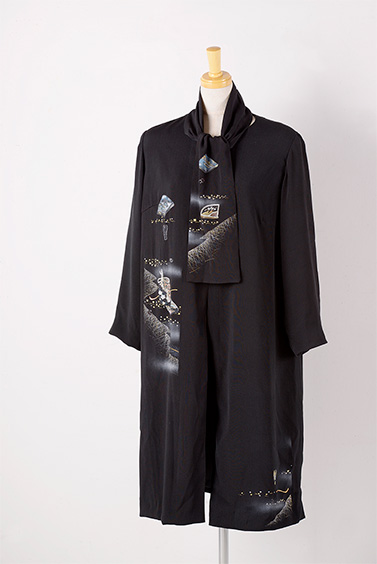 黒留袖のロングジャケットとストール